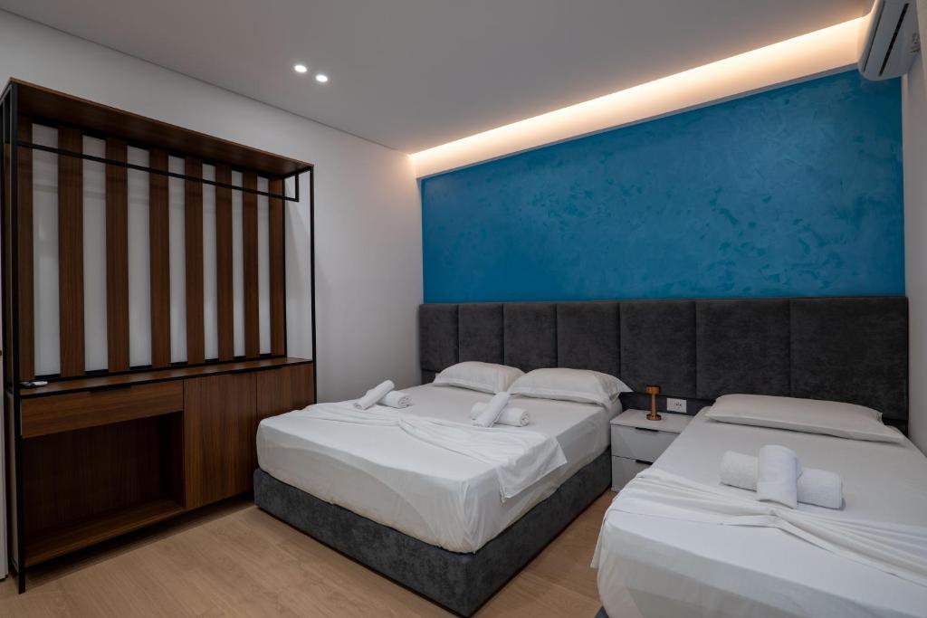 triple room with balcony star and sea